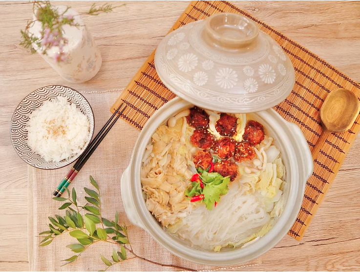 BRAISED WHITE RADISH BALLS iN CLAY POT