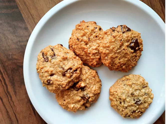 PEANUT BUTTER CHOCOLATE OAT COOKIES