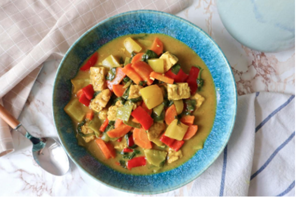 VEGAN CURRY OF TEMPEH AND VEGETABLES WITH COCONUT MILK (ONIONS & GARLIC FREE)
