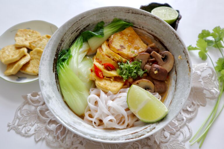 AROMATIC TOM KHA SOUP NOODLE BOWL