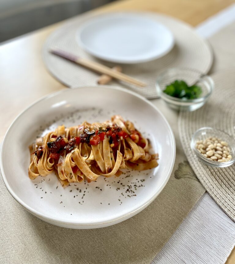 Pure Vegan Tomato pepper pasta